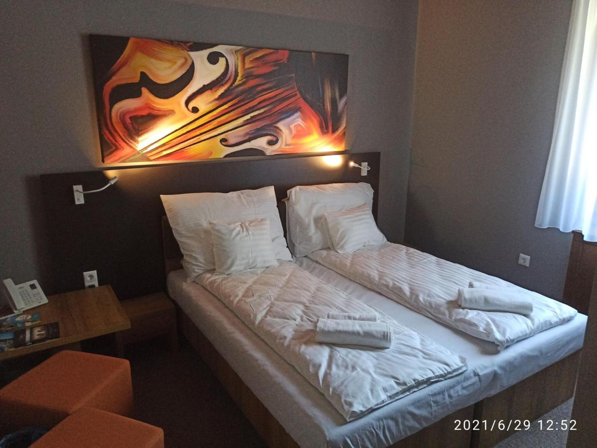 Svajci Lak Panzio Bed & Breakfast นีเรกฮาซา ภายนอก รูปภาพ