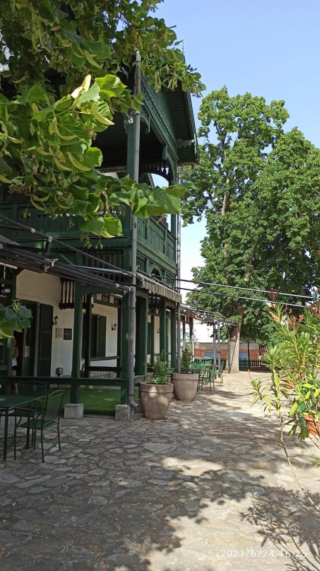 Svajci Lak Panzio Bed & Breakfast นีเรกฮาซา ภายนอก รูปภาพ